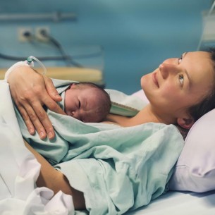 Zašto je podrška nakon poroda ključna za majku i bebu