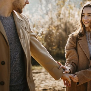 Sve više mladih bez partnera: Kakvu ulogu igra inteligencija?