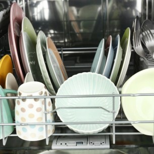 Eliminišite kamenac iz mašine za suđe uz ove brze trikove