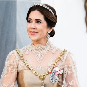 Kraljica Mary u centru pažnje na najelegantnijem balu sezone