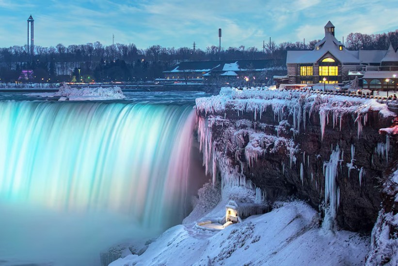 Nezaboravno iskustvo: Posjeta zaleđenim slapovima Niagare i Festival svjetla