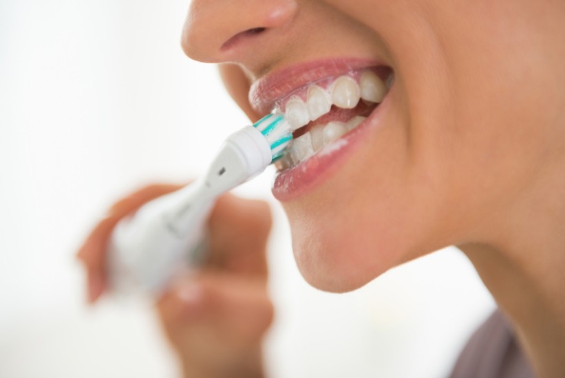 Zašto voda djeluje ledeno kada operete zube?