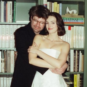 Udala se zvijezda serije "Dickinson": Detalji s intimnog vjenčanja Elle Hunt