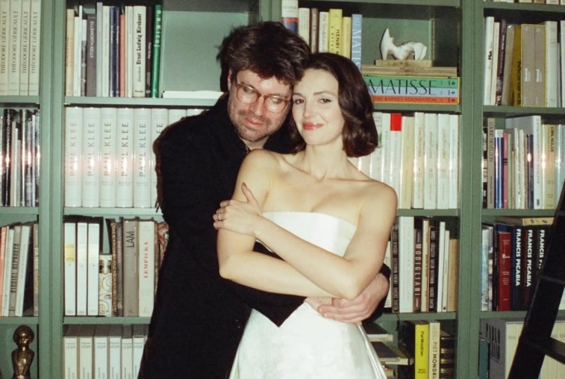 Udala se zvijezda serije "Dickinson": Detalji s intimnog vjenčanja Elle Hunt