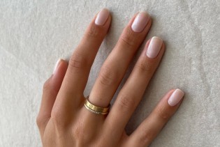 Ovo su najpoželjniji minimalistički tonovi za nokte ove godine