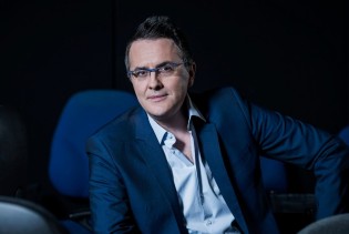 Tarik Filipović o predstavi “Pas Matter”: Priča o psima koja govori o ljudima