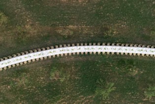 Romantično vjenčanje u Istri obilježio je spektakularno dugačak stol