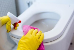 Zaboravite skupa sredstva: Ovako WC šolja ponovo blista