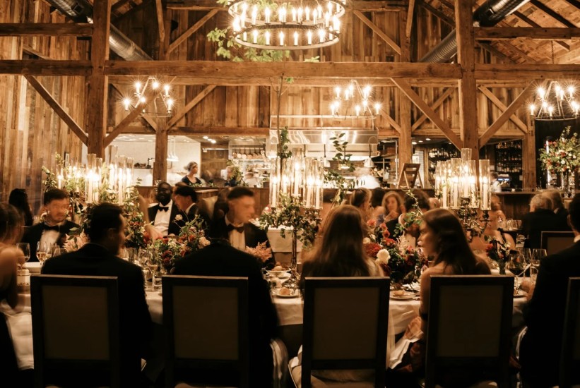 Sjećate se rustikalnih vjenčanja iz 2016? U 2026. se vraćaju – ali u potpuno novom izdanju