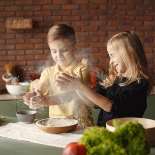 Zašto su kuhinjski predmeti zanimljiviji djeci od skupih igračaka?