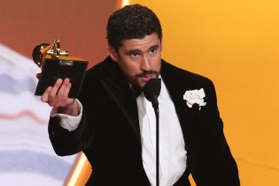 Bad Bunny ispisao historiju Grammyja osvojivši nagradu za album godine
