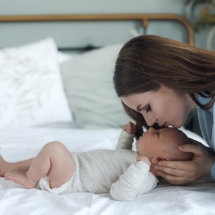 Pet načina da zaista pomognete novopečenoj mami