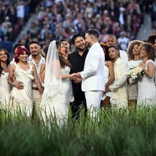 Vjenčali se pred 75.000 ljudi: Par izgovorio „da“ tokom Super Bowla uz Bad Bunnyja