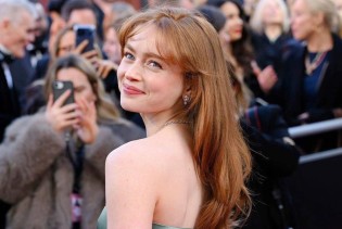 Prada u drugom planu – svi pričaju o kosi mlade glumice