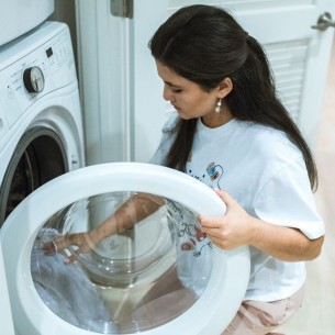 Ovo je razlog zašto mašina sama od sebe produži pranje veša