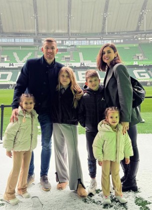 Amra Džeko podijelila emotivne fotografije sa porodicom