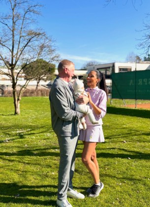 Becker s tromjesečnom bebom trenira na teniskom terenu