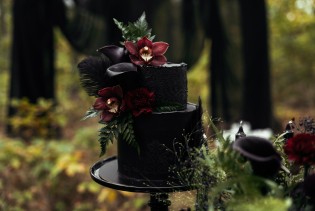 Elegantno i odvažno: Zašto parovi biraju crnu tortu za svoj veliki dan?