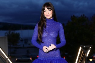 Kobaltno plava je nova “it” boja sezone – svi je već nose