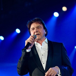 Spektakl emocije i bezvremenskih hitova: Zdravko Čolić očarao punu Zetru