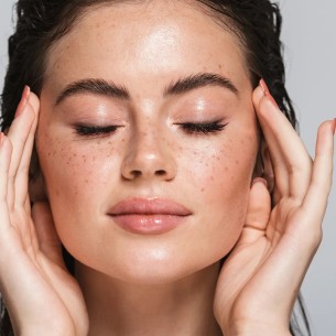 Naglasite oči, obraze ili usne: Proljetna pravila šminkanja