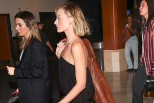 Margot Robbie u boho fazi: Proljetni stil koji najavljuje festivalsku sezonu