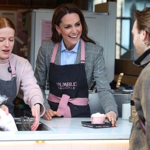 Kate i William uskočili iza šanka: Kraljevski par iznenadio kupce na Borough Marketu