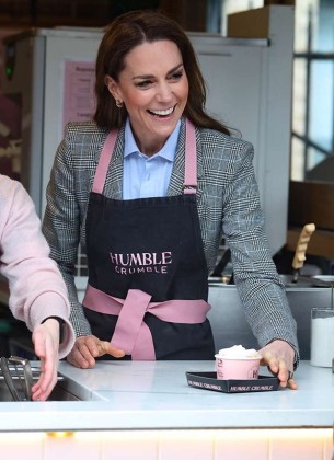 Kate i William uskočili iza šanka: Kraljevski par iznenadio kupce na Borough Marketu