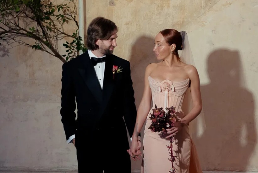 Neobično vjenčanje u New Yorku: Mlada u ružičastom i intimna ceremonija