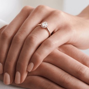 Na kojoj ruci ide zaručnički prsten? Evo šta kaže tradicija