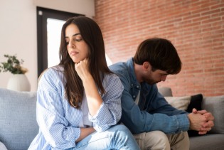 Emocionalni alarm: Kako prepoznati da ljubav u vezi nestaje