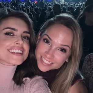 Amra Džeko i Vesna Kolarov zajedno na koncertu Zdravka Čolića