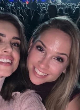 Amra Džeko i Vesna Kolarov zajedno na koncertu Zdravka Čolića