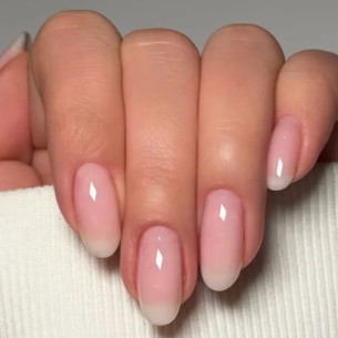 Volite minimalističku manikuru? Isprobajte “zamagljeni” francuski stil