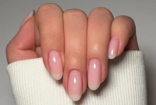 Volite minimalističku manikuru? Isprobajte “zamagljeni” francuski stil