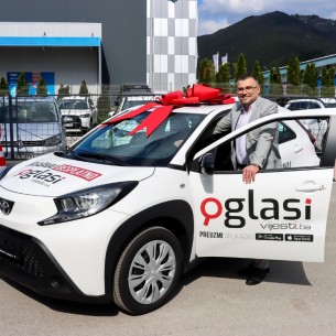 Pobjednik nagradne igre Oglasi.Vijesti.ba preuzeo Toyotu