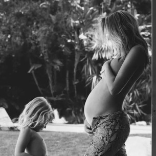 Bez pompe, ali s mnogo stila: Elsa Hosk očekuje drugo dijete