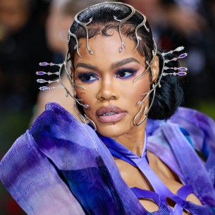 Najhrabriji modni trenuci Teyane Taylor — od 2021. do danas