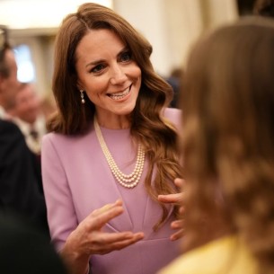 Kate Middleton odala počast kraljici Elizabeti posebnim nakitom na njen 100. rođendan