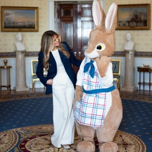 Melania Trump oduševila elegancijom: Savršen stil za svaku priliku