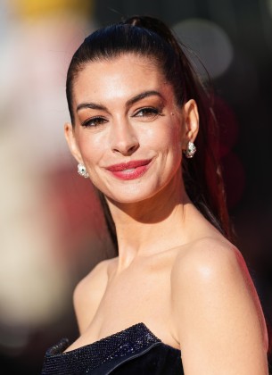 Anne Hathaway rekla "inshallah", a fan joj potom poklonio Kur’an