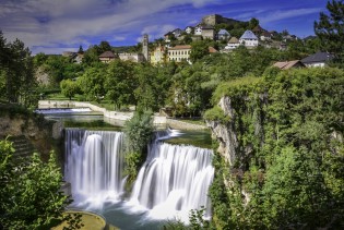 Turistički dragulj BiH: Grad vode, zelenila i kraljevske prošlosti u srcu domovine