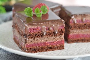 Savršen spoj čokolade i malina: Kolač koji uvijek uspije