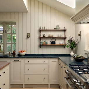 Kuhinje bez gornjih ormarića: Estetika ili praktičnost?