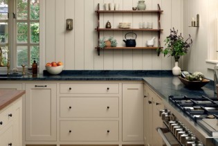 Kuhinje bez gornjih ormarića: Estetika ili praktičnost?