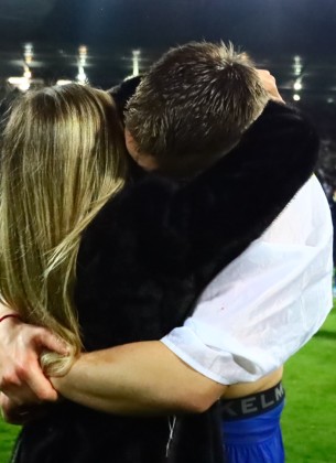 Ljubav i ponos: Supruga Ermedina Demirovića obilježila historijski uspjeh Zmajeva