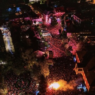 Spektakl na Cetinju: Dino Merlin pred hiljadama ljudi na Dvorskom trgu