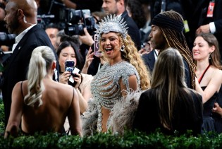 Beyoncé izazvala raspravu nakon Met Gale: Fanovi tvrde da su fotografije dodatno uređene