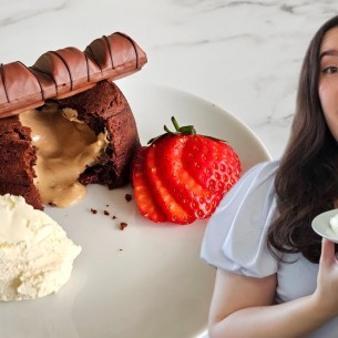 Kinder Bueno lava cake: Desert koji izgleda kao iz slastičarne, a pravi se kod kuće