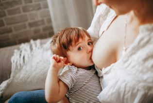 Šta se zapravo događa s tijelom žene tokom dugotrajnog dojenja?